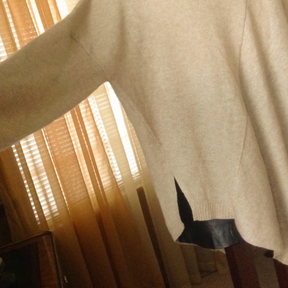 360Sweater Cashmere Hi-Lo Turtle Neck Tan Sweater - Picture 6 of 11